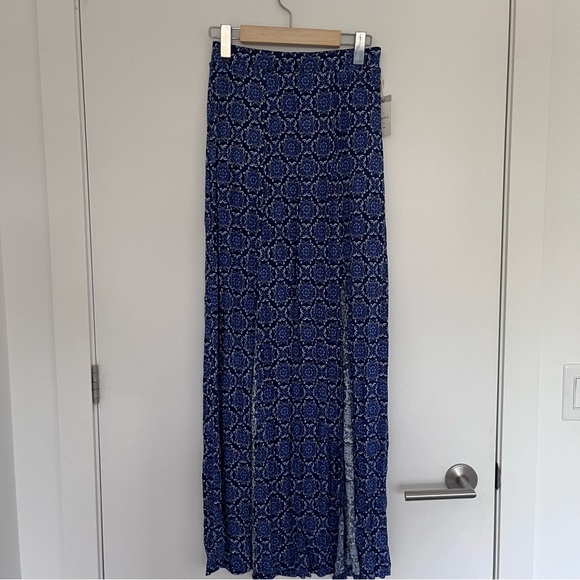 BNWT F21 maxi skirt with double slit - Picture 1 of 3